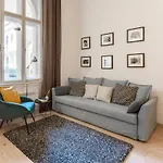 Deluxe Downtown Home By Elisabeth